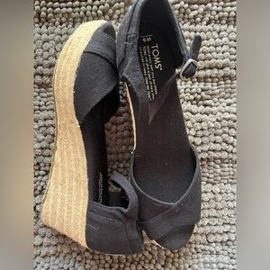 Toms black linen wedges